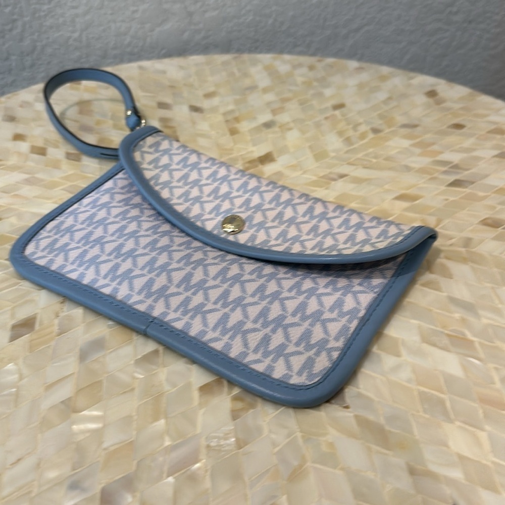 Michael Kors wristlet - Picture 3 of 8